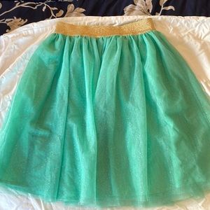 Girls skirt, great condition. Worn twice. Has gold sparkles all over. Tulle.